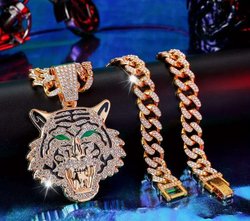 GOLD LOOK FAUX DIAMOND TIGER CHAIN AND PENDANT